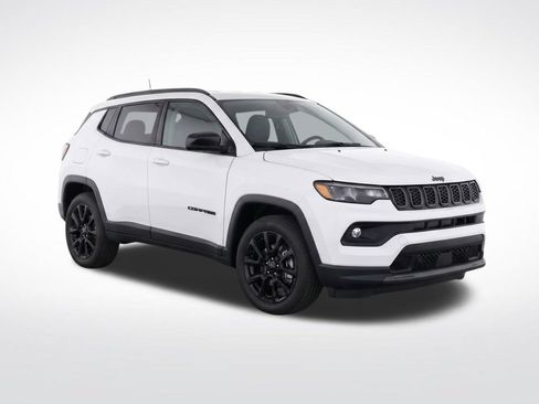 Used 2026 Jeep Compass Latitude w/ Sun and Sound Group AWD/4WD image 4