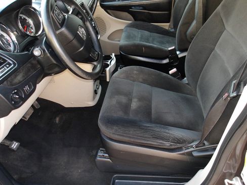 Used 2016 Dodge Grand Caravan American Value Package image 5