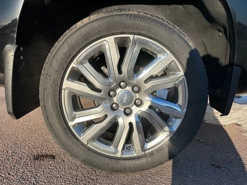 Used 2019 Chevrolet Silverado 1500 High Country image 38