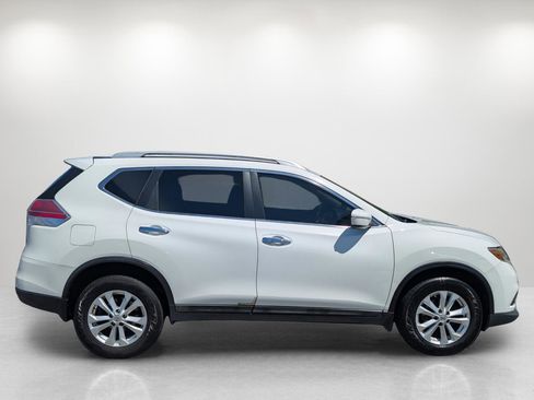 Used 2015 Nissan Rogue SV image 4