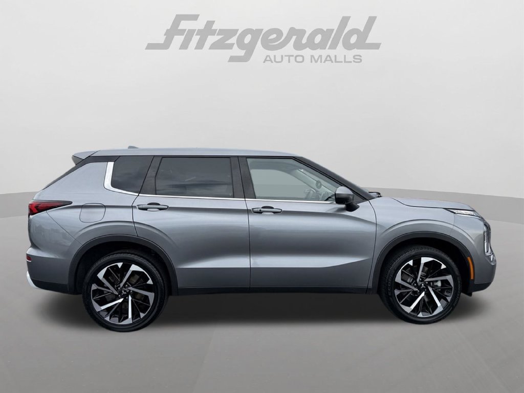 Used 2023 Mitsubishi Outlander SE AWD/4WD image 11