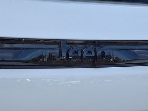 Used 2023 Jeep Grand Cherokee Altitude AWD/4WD image 32