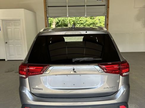 Used 2017 Mitsubishi Outlander SE AWD/4WD image 4