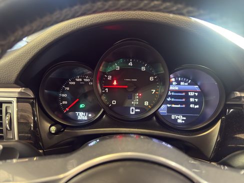 Used 2017 Porsche Macan AWD/4WD image 21