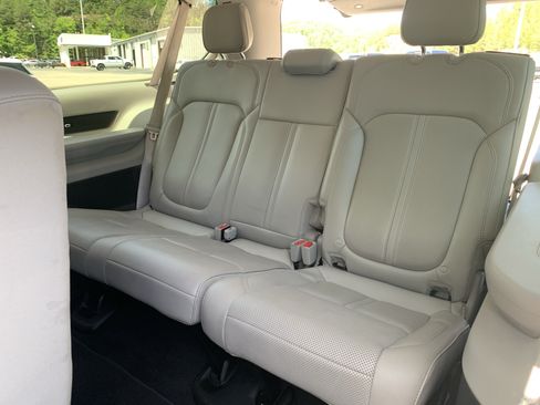Used 2024 Jeep Wagoneer L Series II w/ Flexible Seating Group AWD/4WD image 31