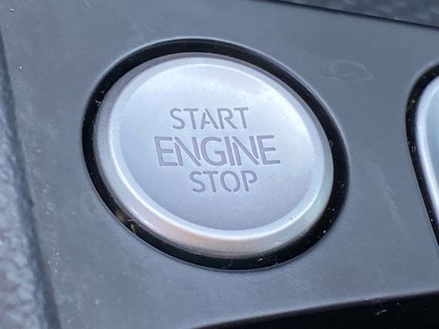 Certified 2025 Volkswagen Jetta SE w/ Black Wheel Package image 18