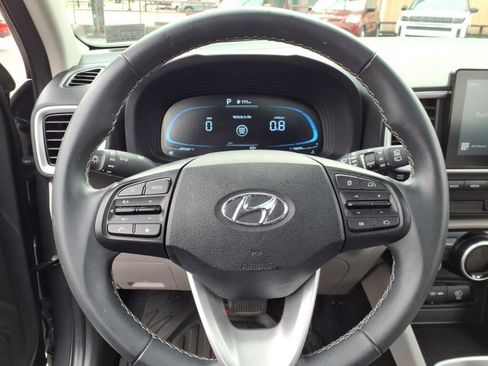 Used 2024 Hyundai Venue SEL image 15