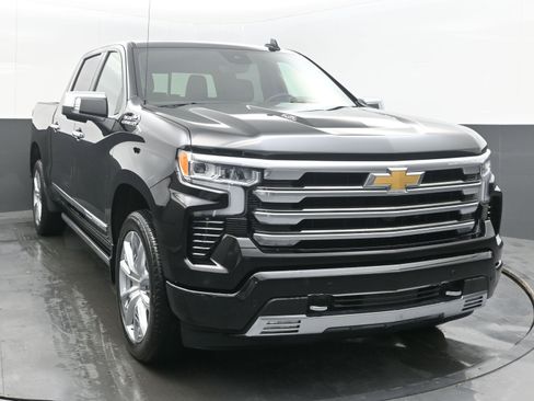 Used 2025 Chevrolet Silverado 1500 High Country AWD/4WD image 3