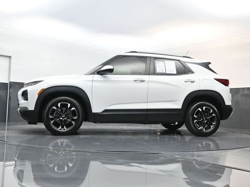 Used 2021 Chevrolet TrailBlazer LT w/ LPO, Blackout Package image 18