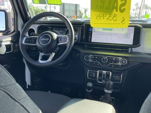 Used 2024 Jeep Wrangler Unlimited Sahara image 21