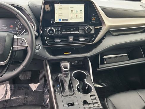 Used 2023 Toyota Highlander XLE image 20