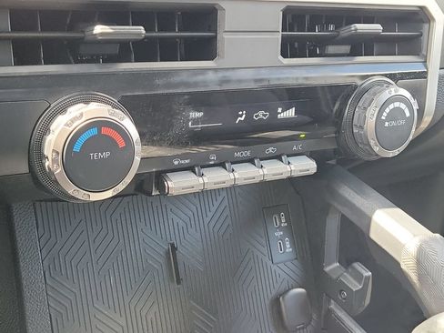 Certified 2024 Toyota Tacoma SR AWD/4WD image 16