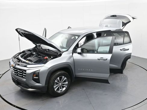 Used 2025 Chevrolet Equinox LT image 40