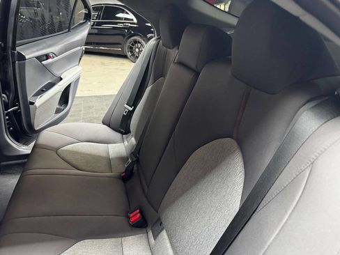 Used 2019 Toyota Camry LE w/ Carpet Mat Package image 43