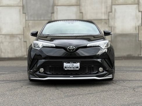 Used 2019 Toyota C-HR Limited FWD image 10