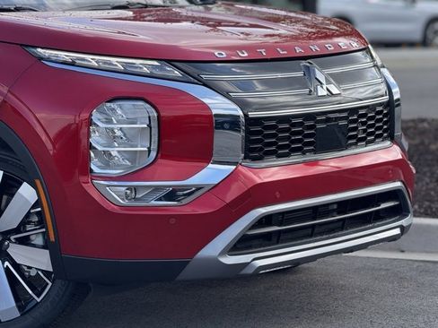 New 2025 Mitsubishi Outlander SE image 3