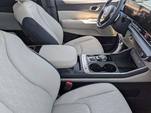 Certified 2026 Kia Carnival EX FWD image 11
