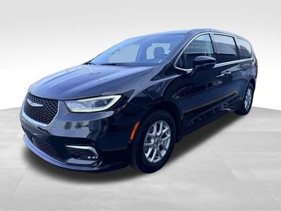 Used 2024 Chrysler Pacifica Touring-L