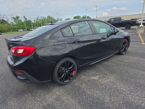 Used 2018 Chevrolet Cruze LT w/ Sun And Sound Package FWD image 3