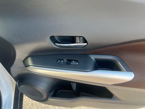 Used 2020 Nissan Kicks SR FWD image 10