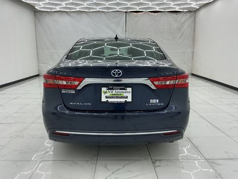 Used 2016 Toyota Avalon Limited w/ Toyota Safety Sense Package FWD image 10
