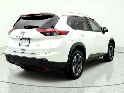 Used 2024 Nissan Rogue SV w/ SV Premium Package FWD image 4