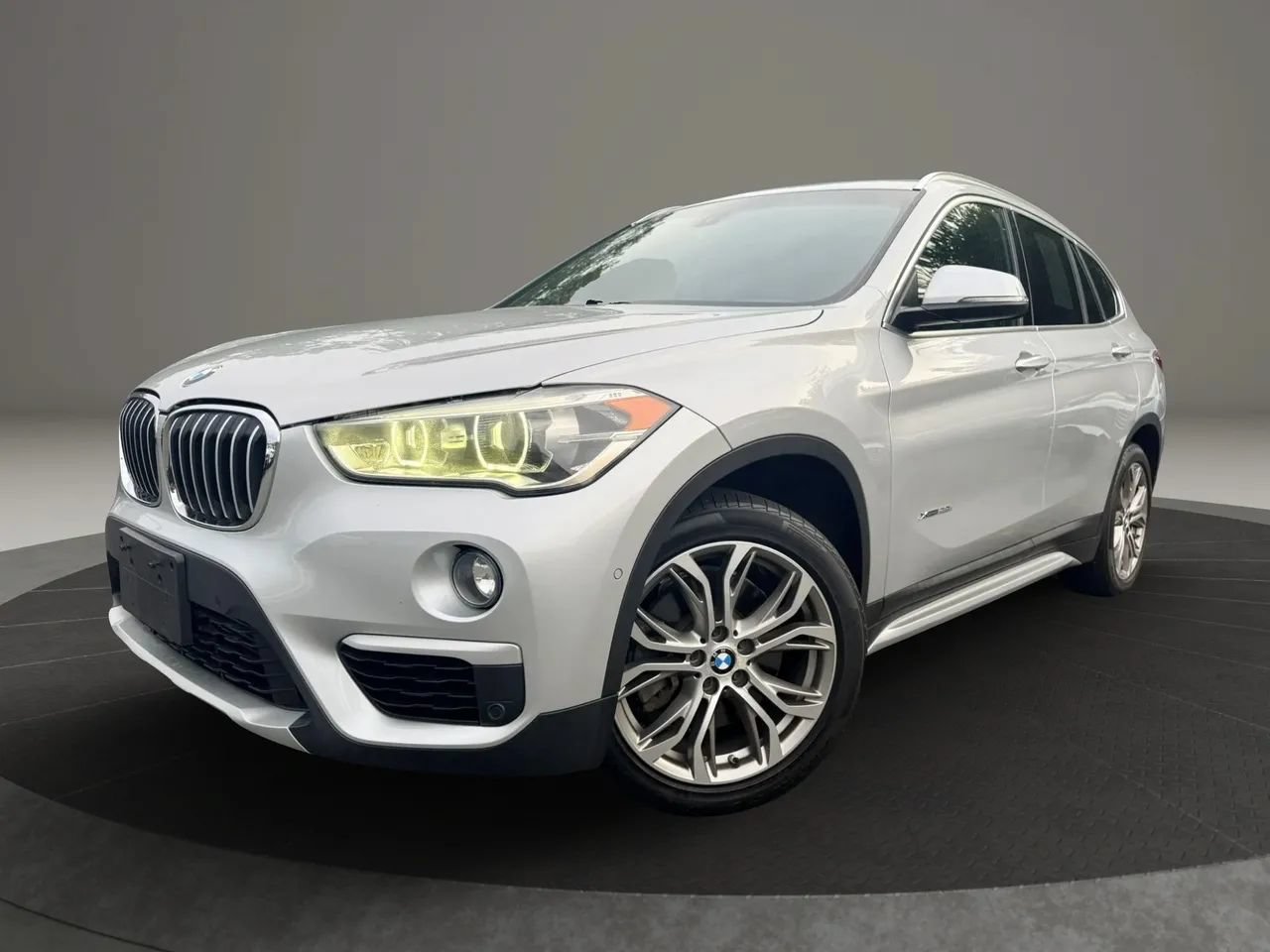 Used 2017 BMW X1 xDrive28i AWD/4WD image 1