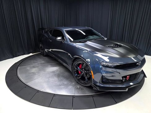 Used 2020 Chevrolet Camaro SS RWD image 16