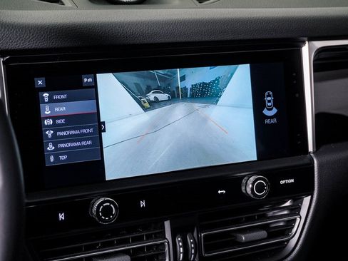 Certified 2025 Porsche Macan image 22