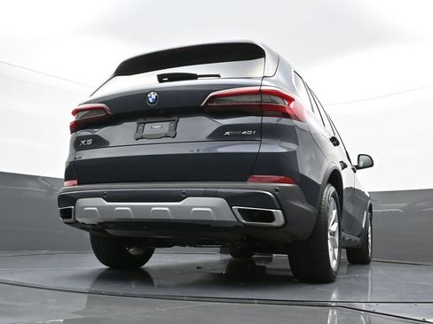 Used 2022 BMW X5 xDrive40i w/ Parking Assistance Package image 27