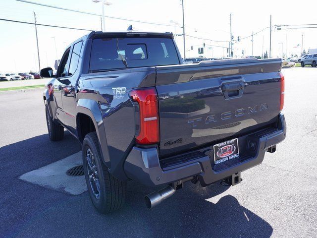 Used 2025 Toyota Tacoma TRD Sport w/ TRD Sport Upgrade Package AWD/4WD image 9