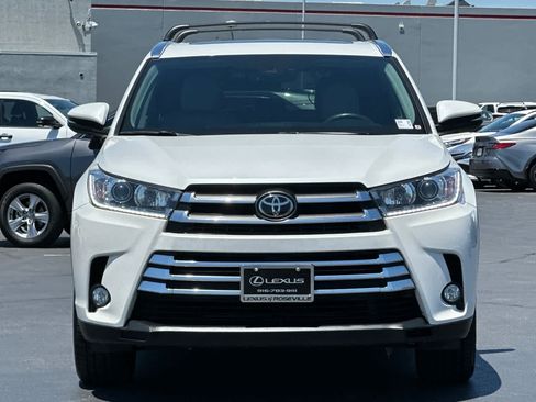 Used 2017 Toyota Highlander Limited AWD/4WD image 10