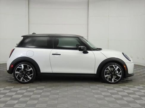 Used 2026 MINI Cooper 2-Door Hardtop image 4