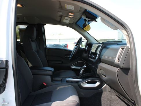 Used 2025 Nissan Frontier SV image 22