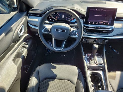 Used 2024 Jeep Compass Latitude image 14