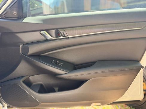 Used 2021 Honda Accord Touring image 12