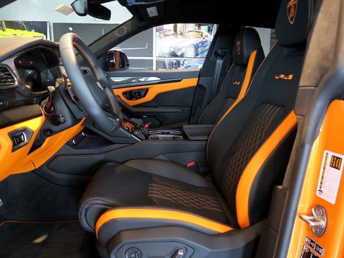 Used 2024 Lamborghini Urus S AWD/4WD image 14