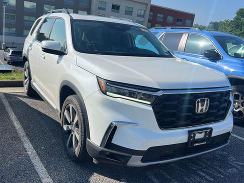 Used 2024 Honda Pilot Touring image 5