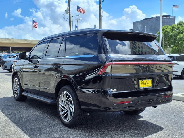New 2026 Lincoln Navigator Premiere AWD/4WD image 6