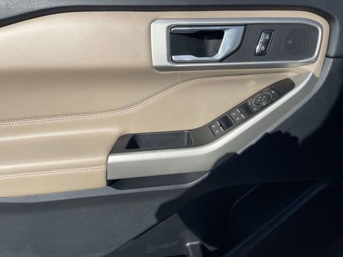 Used 2022 Ford Explorer XLT w/ Equipment Group 202A image 10