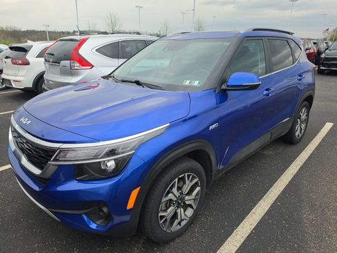 Certified 2022 Kia Seltos EX image 2