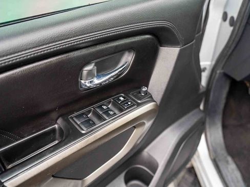 Used 2015 Nissan Armada SV w/ SV Driver Package RWD image 12