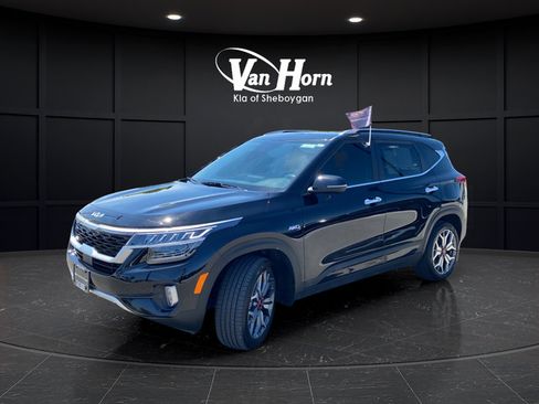Certified 2022 Kia Seltos SX w/ Sunroof Package AWD/4WD image 3