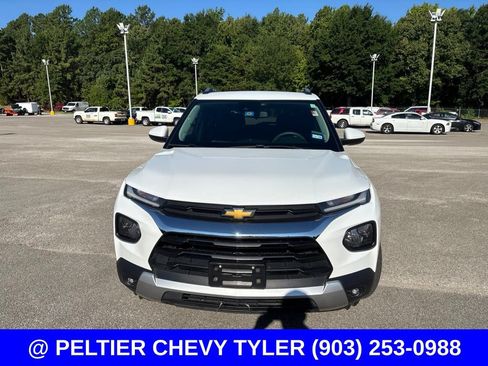 Used 2022 Chevrolet TrailBlazer LT FWD image 2