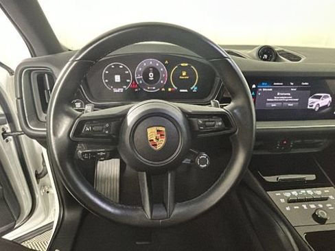 Used 2024 Porsche Cayenne AWD/4WD image 15