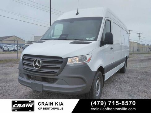 Used 2025 Mercedes-Benz Sprinter 2500 image 2