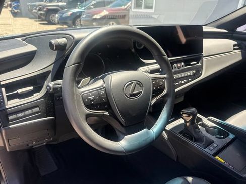 Used 2024 Lexus ES 300h w/ Premium Package FWD image 10