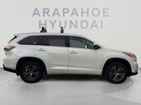 Used 2016 Toyota Highlander XLE AWD/4WD image 6