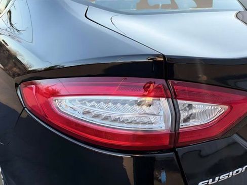 Used 2016 Ford Fusion SE w/ Equipment Group 202A image 12