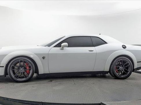 Used 2018 Dodge Challenger SRT Hellcat RWD image 3